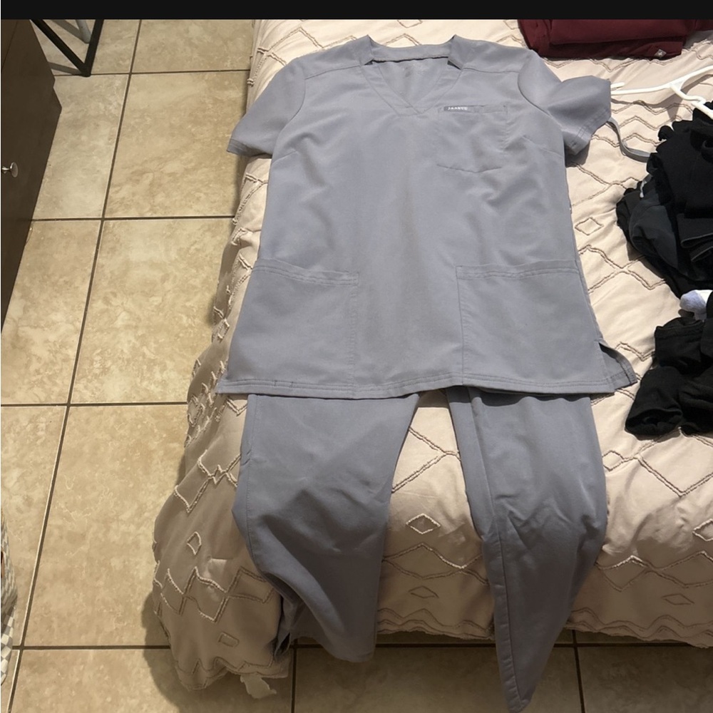 JAANUU Scrub Set